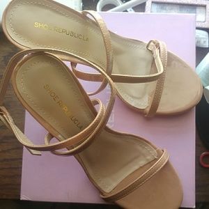 NWT scrappy sandels.